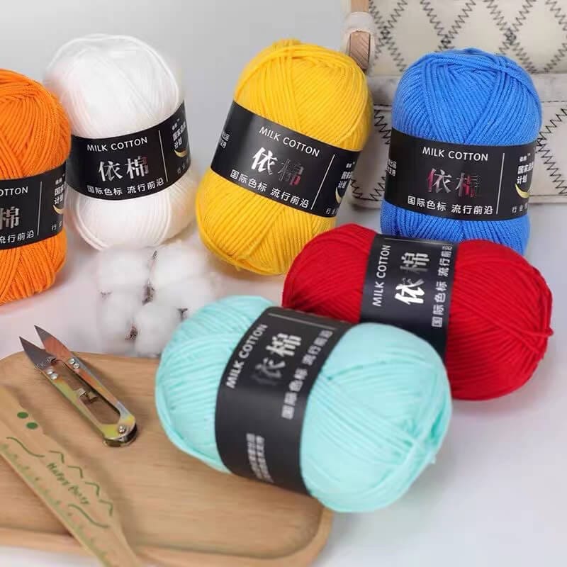 Khám phá ngay 5 loại len rẻ nhưng chất lượng cực tốt dành cho người mới tập móc. Giúp bạn chọn đúng nguyên liệu, tiết kiệm chi phí mà vẫn có sản phẩm đẹp.